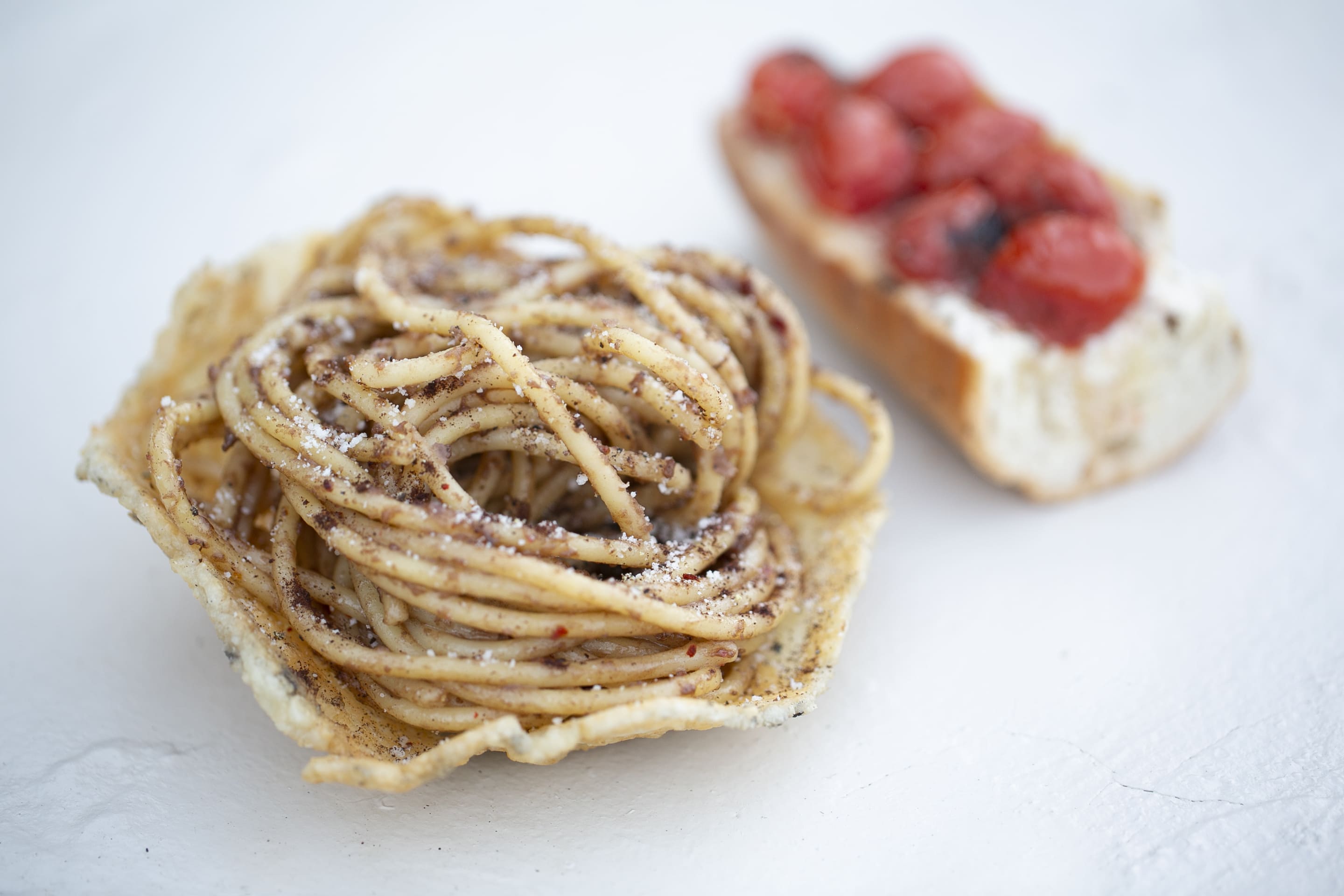 Crescendo: Bucatini Cacio E Pepe